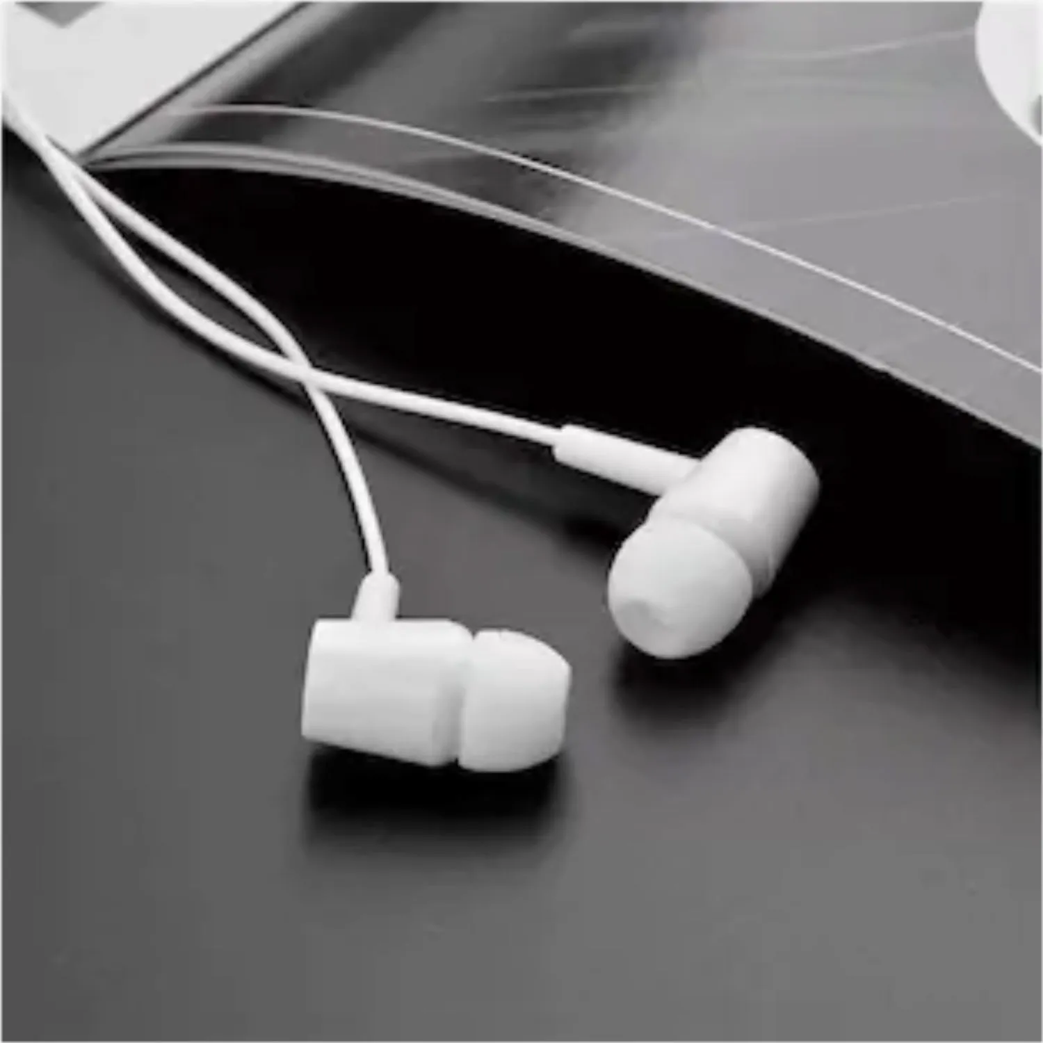 Headphone Isolating stereo headphones with Hands-free Control